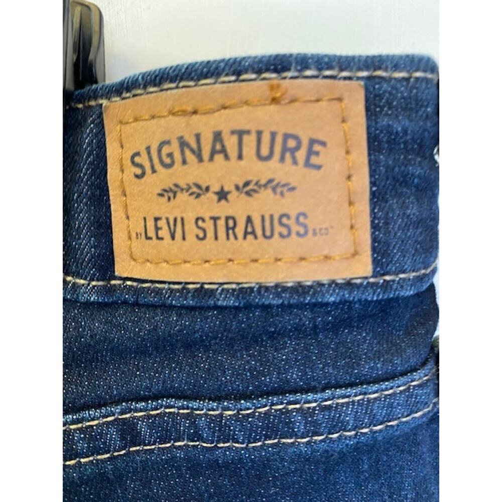 Levi's Signature Mid Rise Dark Wash Shorts Size 16 Waist 33 - Picture 5 of 9